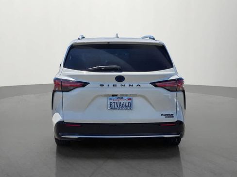 Used 2021 Toyota Sienna Platinum FWD image 5