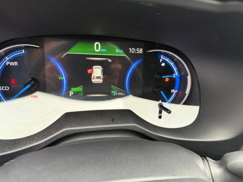 Used 2025 Toyota RAV4 LE image 39