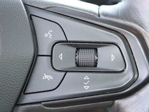 Used 2022 Chevrolet Bolt LT w/ Infotainment Package FWD image 34