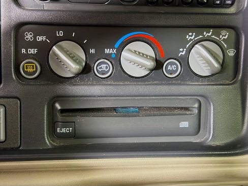 Used 1998 Chevrolet Tahoe 4WD w/ Cold-Climate Pkg image 16