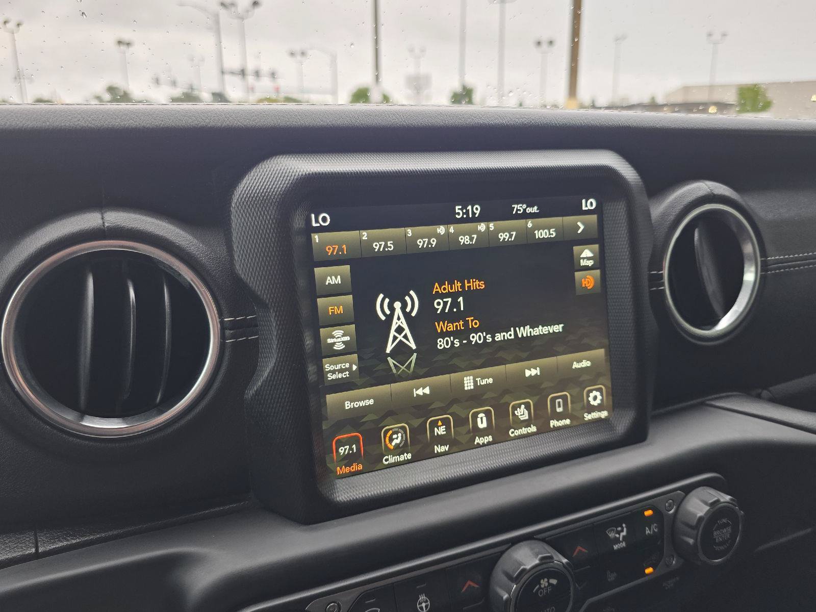 Used 2020 Jeep Gladiator Overland w/ Popular Equipment Package AWD/4WD image 19