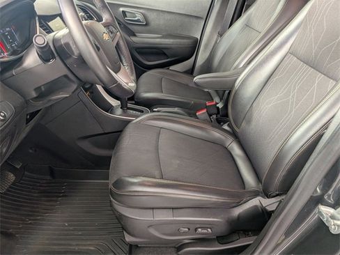 Used 2019 Chevrolet Trax LT w/ LT Convenience Package image 12