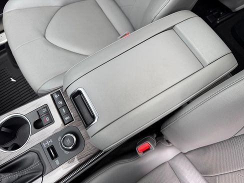 Used 2022 Toyota Highlander Platinum AWD/4WD image 26