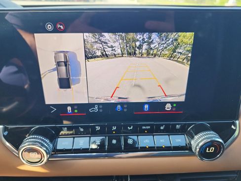 Used 2025 GMC Canyon AT4 w/ Nightfall Edition image 16