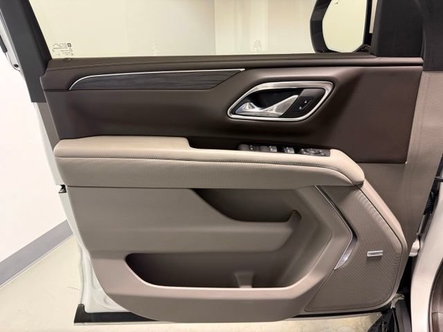 Certified 2024 GMC Yukon SLT w/ SLT Luxury Package AWD/4WD image 12