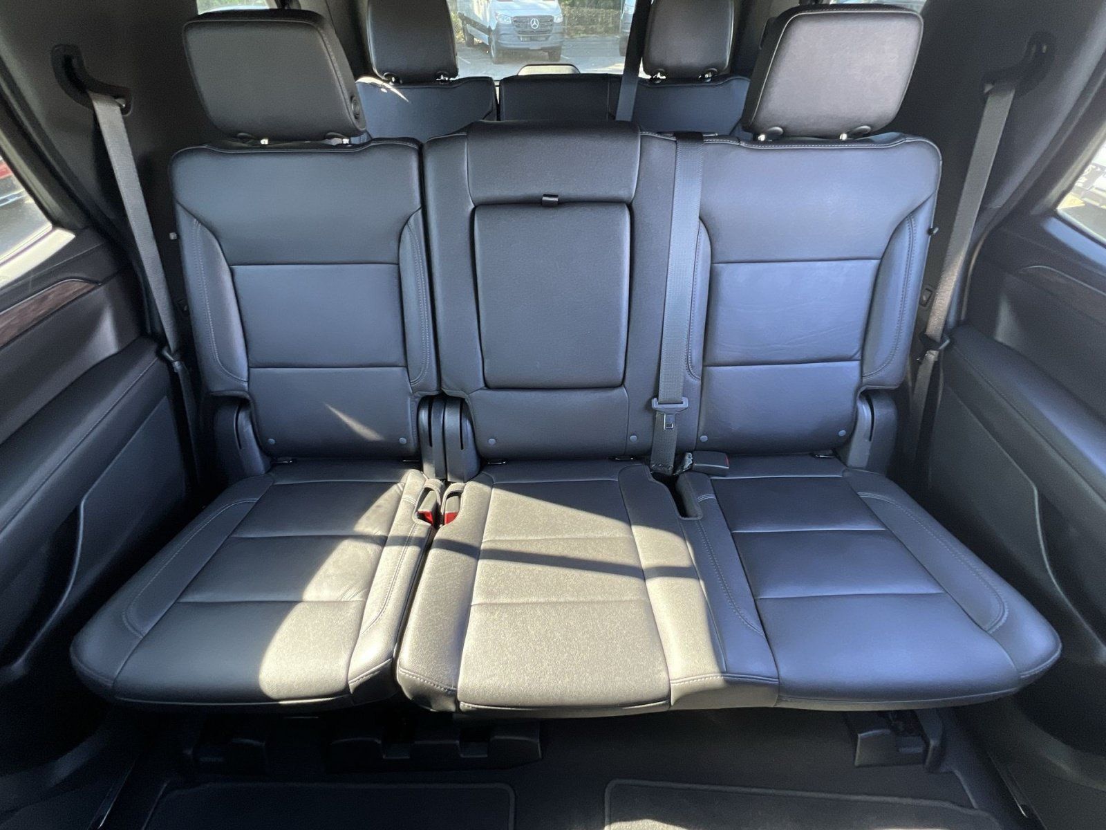 Used 2023 Chevrolet Tahoe Z71 w/ Luxury Package AWD/4WD image 15