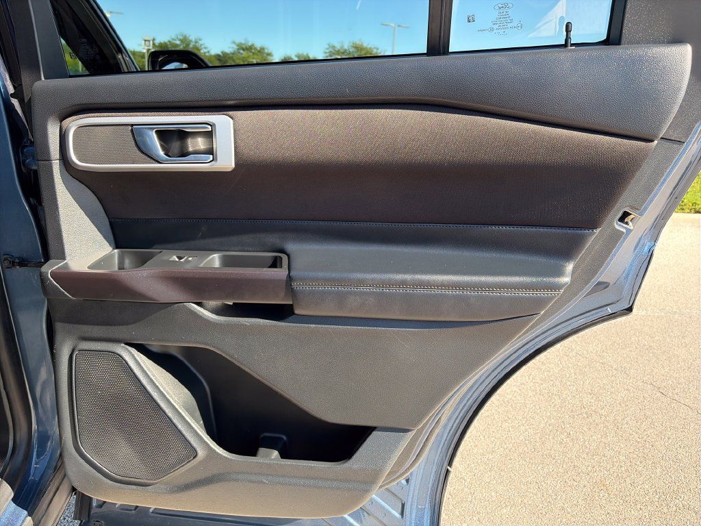 Used 2020 Ford Explorer XLT AWD/4WD image 33