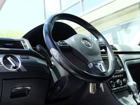 Used 2015 Volkswagen Passat 1.8T SE image 40