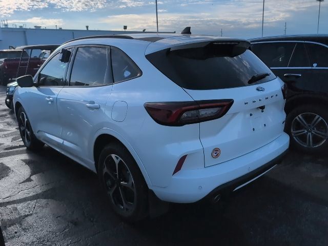 Used 2023 Ford Escape ST-Line Elite AWD/4WD image 2