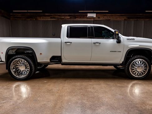 Used 2023 Chevrolet Silverado 3500 High Country image 11