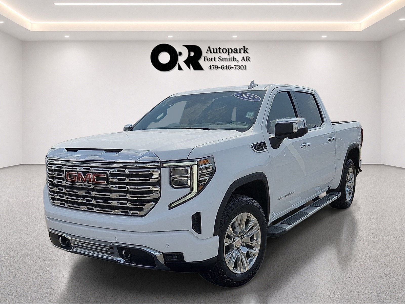 Used 2022 GMC Sierra 1500 Denali w/ Technology Package AWD/4WD image 2