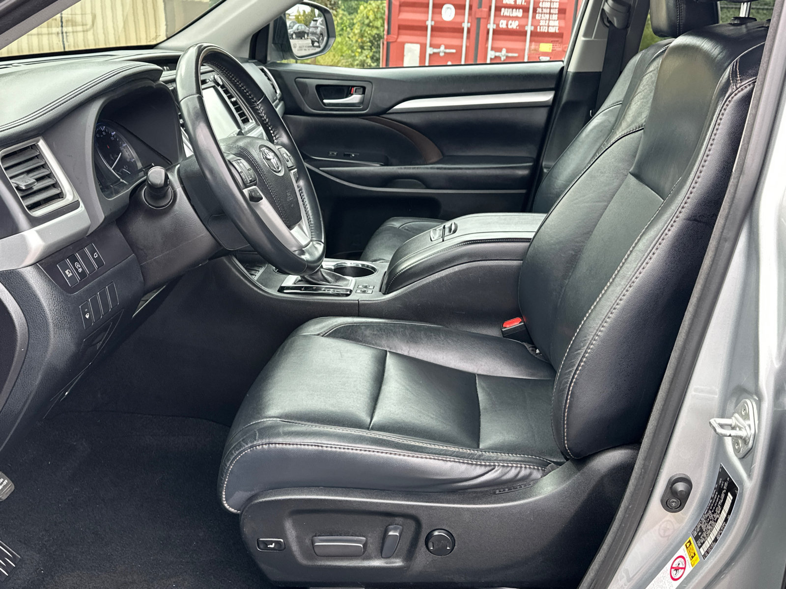 Used 2018 Toyota Highlander XLE FWD image 11