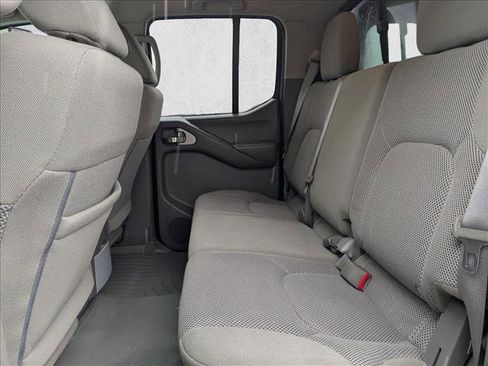 Used 2018 Nissan Frontier SV image 19