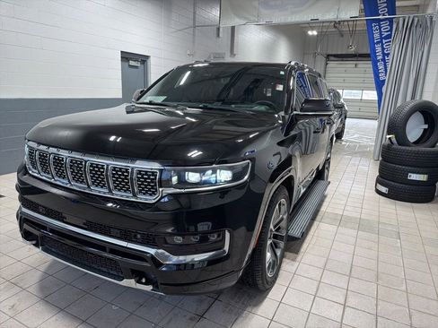 Used 2024 Jeep Grand Wagoneer Series III w/ HD Trailer Tow Package AWD/4WD image 4