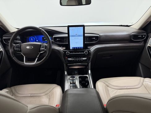 Used 2023 Ford Explorer Platinum w/ Technology Package image 27