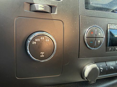 Used 2011 GMC Sierra 1500 SLE w/ Power Tech Package AWD/4WD image 19