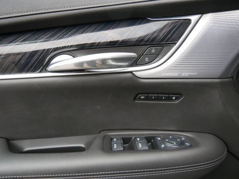 Certified 2023 Cadillac XT6 Premium Luxury image 9