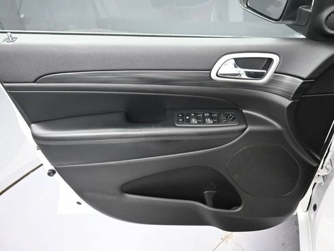 Used 2020 Jeep Grand Cherokee Altitude AWD/4WD image 26