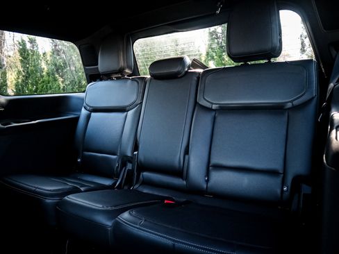 Used 2025 Ford Expedition Platinum w/ Stealth Appearance Package image 32