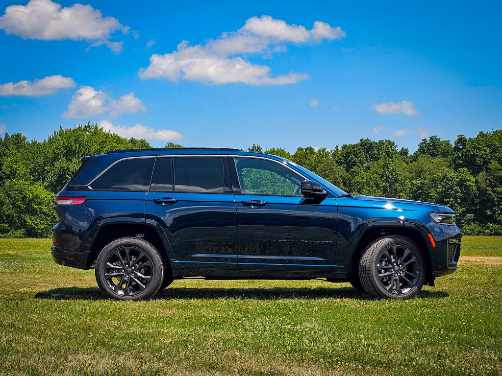 New 2026 Jeep Grand Cherokee Limited AWD/4WD image 2
