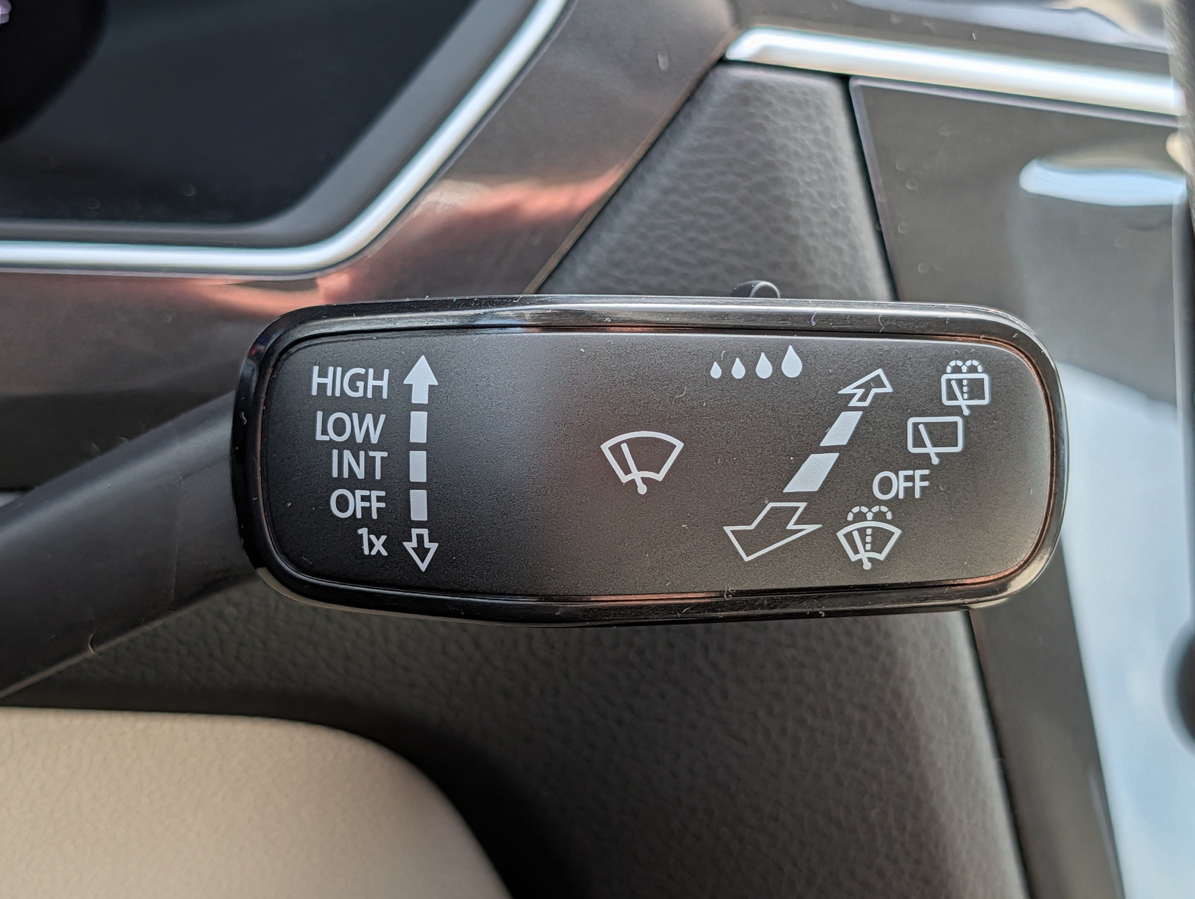 Certified 2024 Volkswagen Tiguan SE AWD/4WD image 32