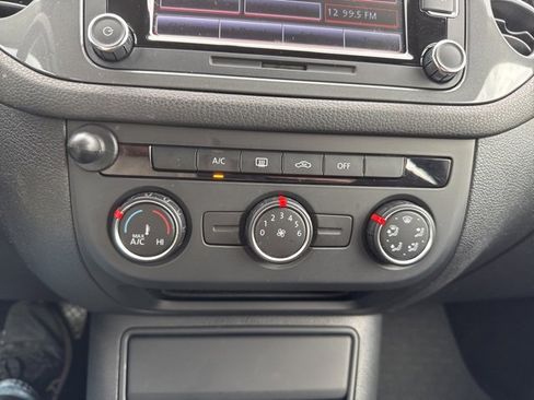 Used 2015 Volkswagen Tiguan S image 17