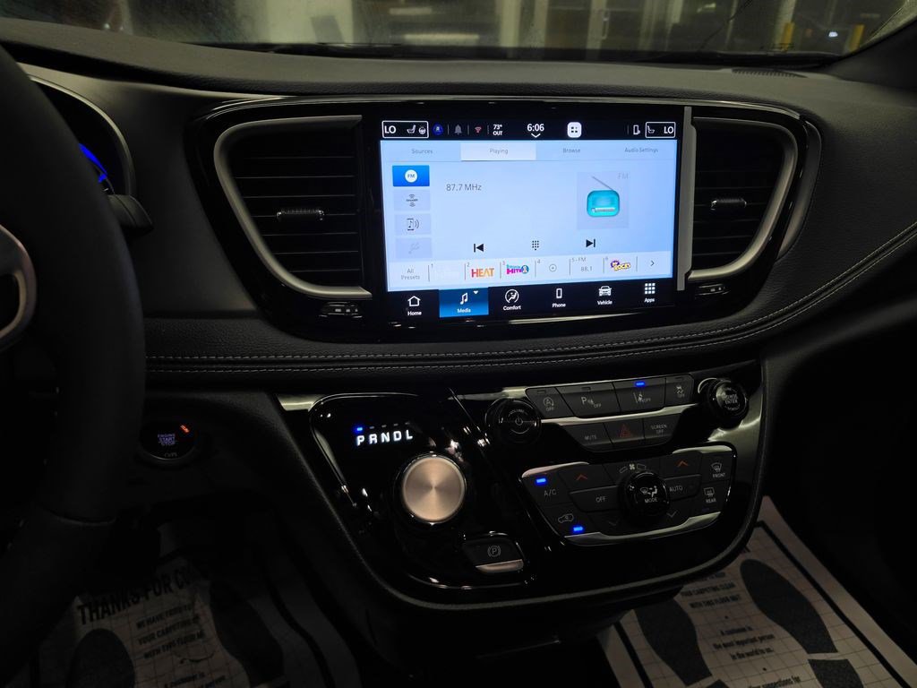 New 2027 Chrysler Pacifica Select FWD image 20