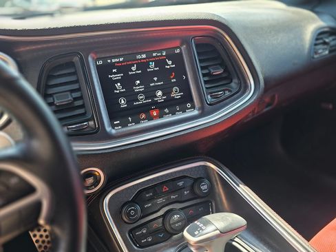 Used 2018 Dodge Challenger R/T Scat Pack w/ Leather Interior Group RWD image 33
