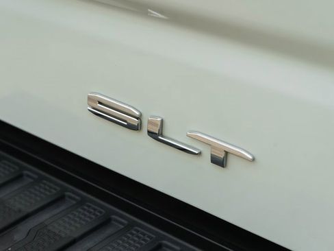 Used 2024 GMC Sierra 1500 SLT image 11