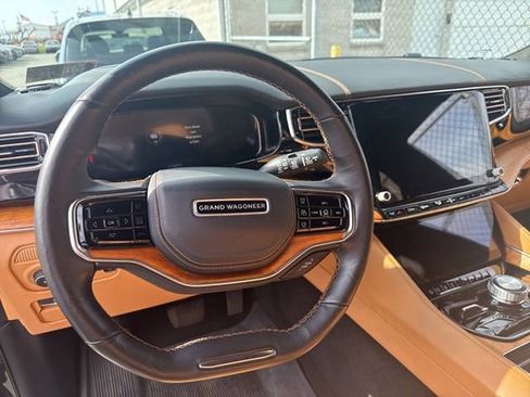 Used 2022 Jeep Grand Wagoneer Series III image 27