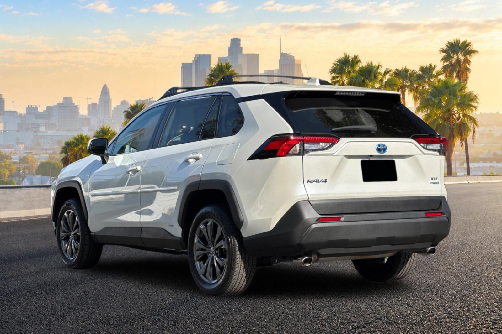 Used 2022 Toyota RAV4 XLE Premium AWD/4WD image 6