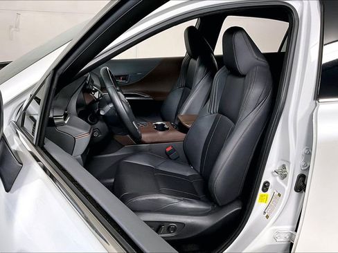 Used 2023 Toyota Venza Limited image 23