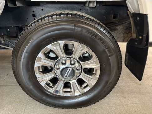 Used 2019 Ford F250 XLT w/ XLT Premium Package AWD/4WD image 56