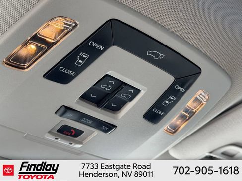 Used 2024 Toyota Sienna XLE FWD image 29