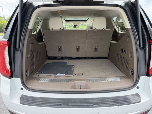Used 2024 GMC Yukon XL Denali RWD image 35