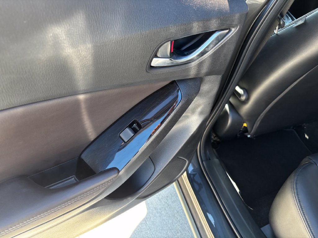 Used 2018 MAZDA MAZDA3 Touring FWD image 13