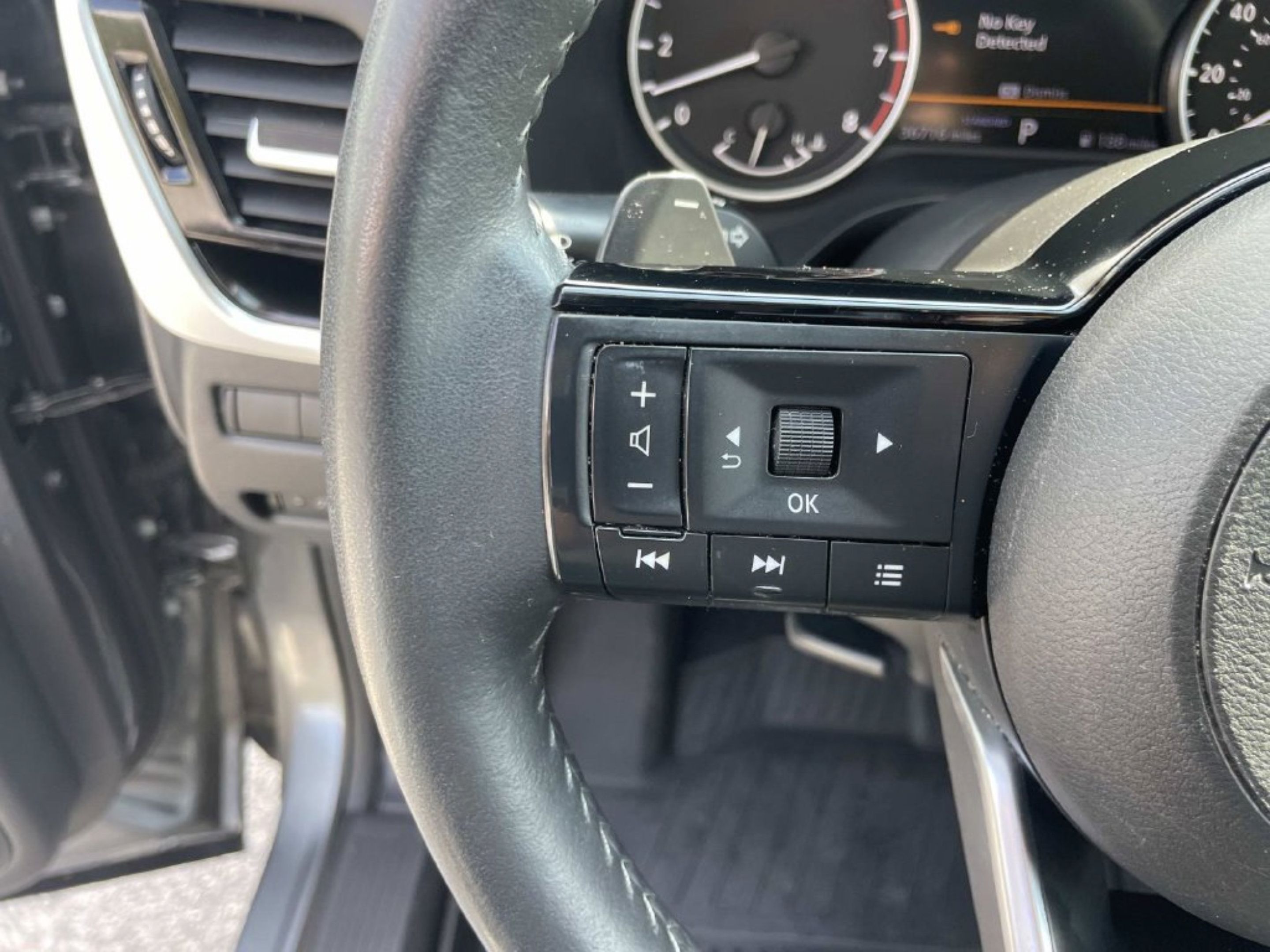 Used 2023 Nissan Rogue SL w/ SL Premium Package FWD image 27