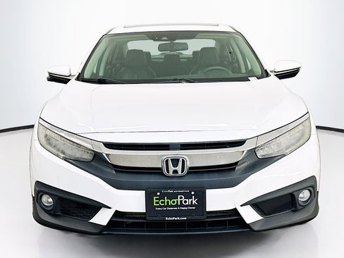 Used 2017 Honda Civic Touring image 2
