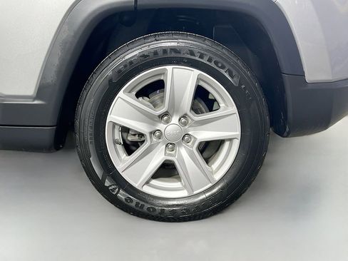 Used 2022 Jeep Compass Latitude w/ Convenience Group FWD image 29
