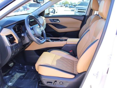 Used 2021 Nissan Rogue Platinum image 17