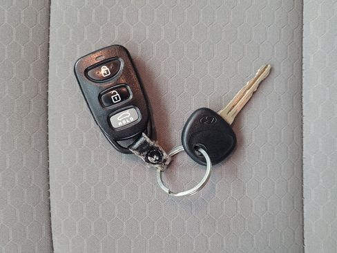 Used 2020 Hyundai Elantra SE image 32