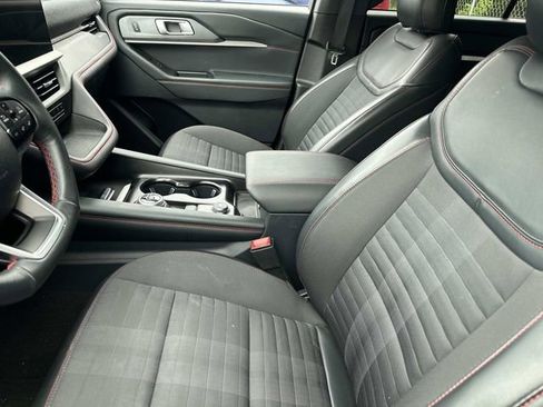 Used 2025 Ford Explorer ST-Line w/ ST-Line Street Pack AWD/4WD image 6