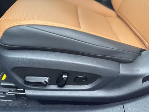 Used 2025 Lexus ES 300h w/ Premium Package image 7