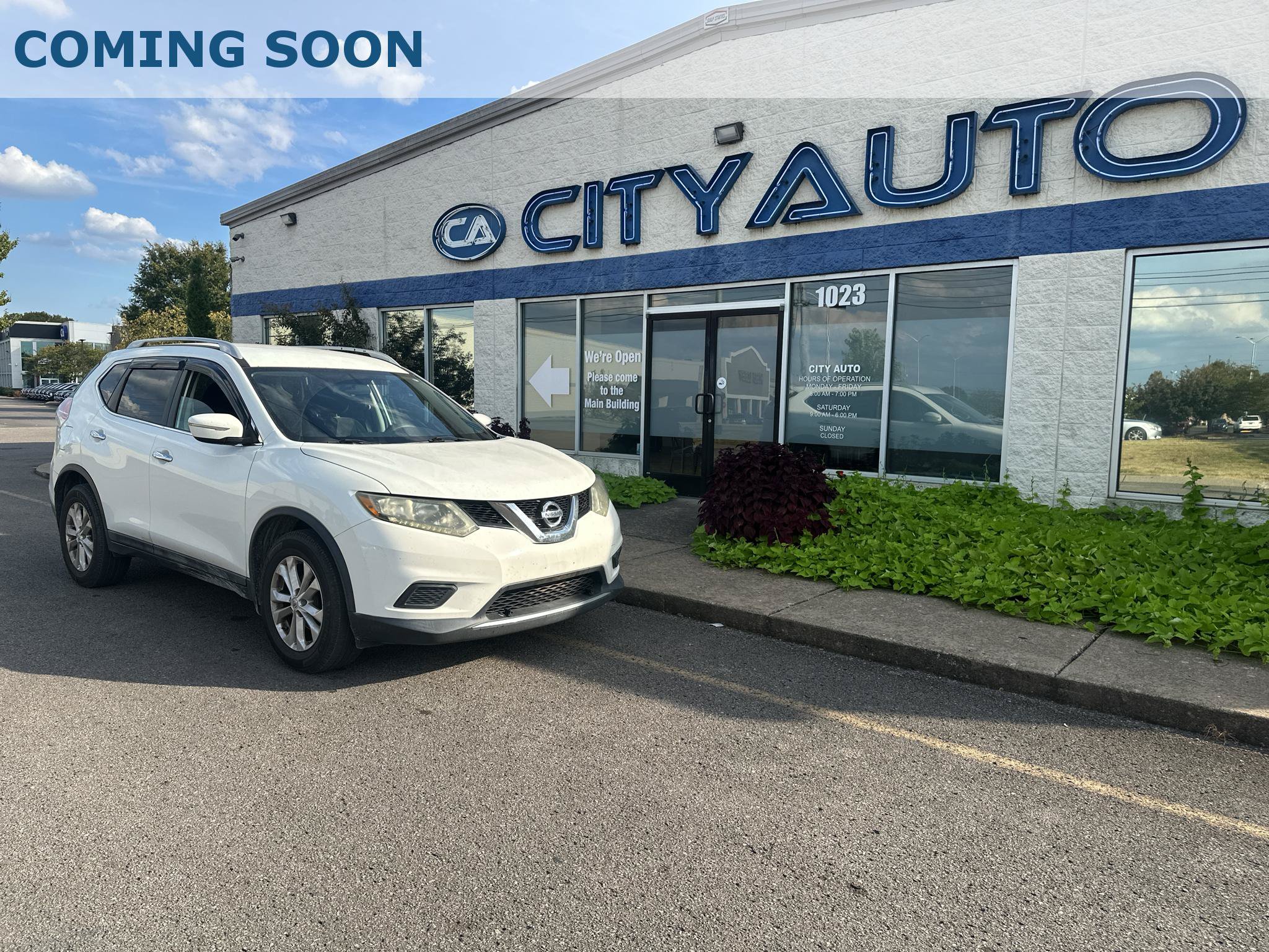 Used 2015 Nissan Rogue SV FWD image 1