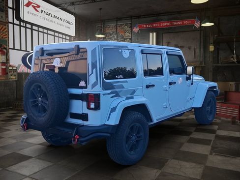 Used 2017 Jeep Wrangler Unlimited Sahara AWD/4WD image 6