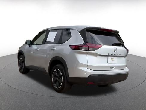 Used 2025 Nissan Rogue SV image 11