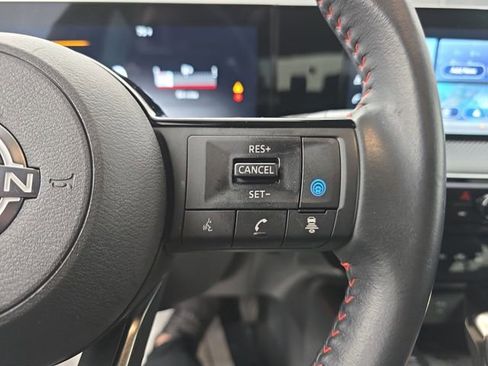 Used 2025 Nissan Kicks SR image 37