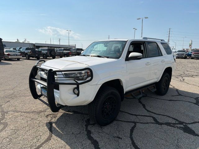 Used 2018 Toyota 4Runner SR5 Premium AWD/4WD image 2