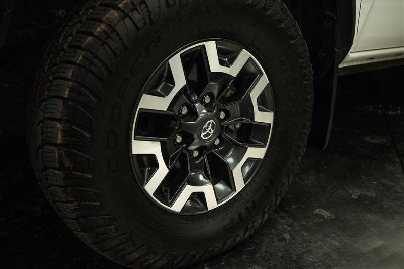 Used 2021 Toyota Tacoma TRD Off-Road w/ Technology Package AWD/4WD image 3