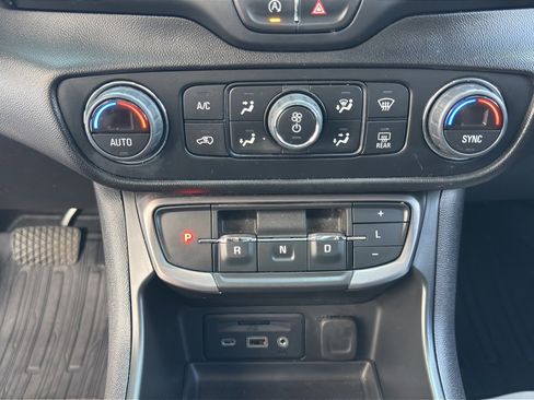 Used 2022 GMC Terrain AT4 w/ Infotainment Package II image 12